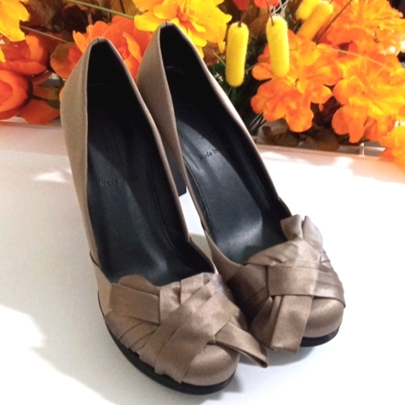 J. Crew Shoes - J. CREW GRAY BROWN CHAMPAGNE SATIN RIBBON BOW 3 INCH PLATFORM PUMPS SIZE 7 NWOT